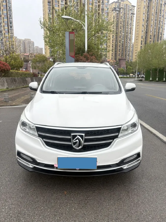 2019 BaoJun 730 1.5L 105HP L4 6MT,autocango,china used car exporter,china ev exporter,chinese used car exporter,chinese used ev exporter