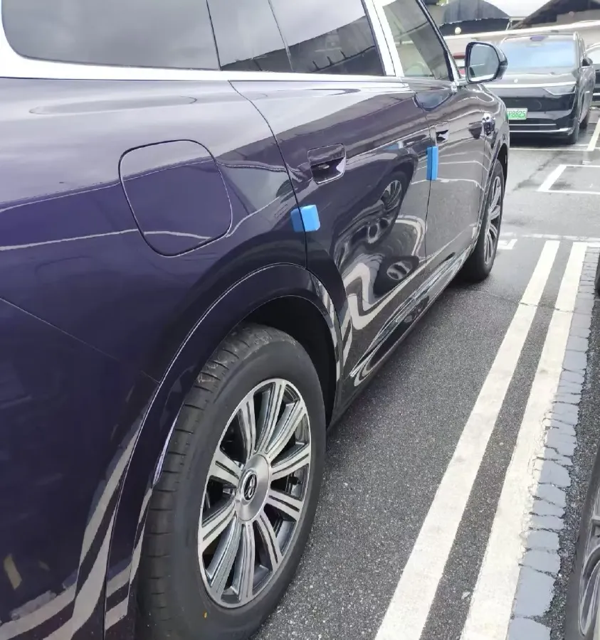 2025 AITO AITO M8 REEV 160HP REEV 53.4KWH,autocango,china used car exporter,china ev exporter,chinese used car exporter,chinese used ev exporter
