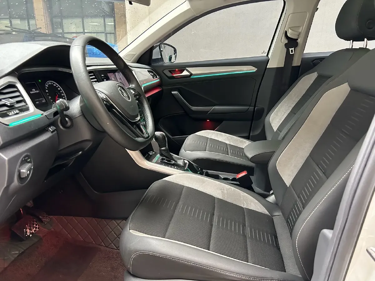 2022 Volkswagen T-Roc 1.4T 150HP L4 7DCT,autocango,china used car exporter,china ev exporter,chinese used car exporter,chinese used ev exporter