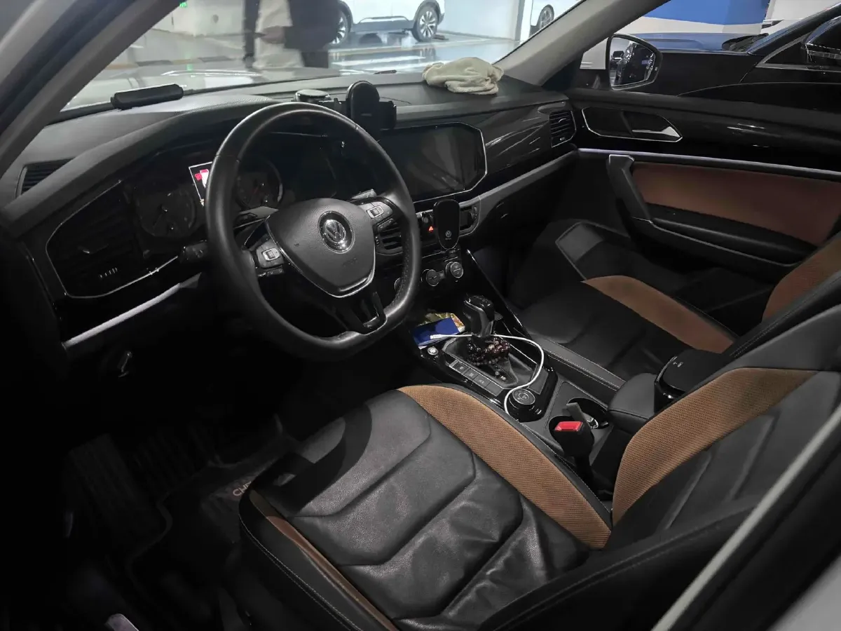 2019 MINI CLUBMAN 1.5T 102HP L3 6AT,autocango,china used car exporter,china ev exporter,chinese used car exporter,chinese used ev exporter