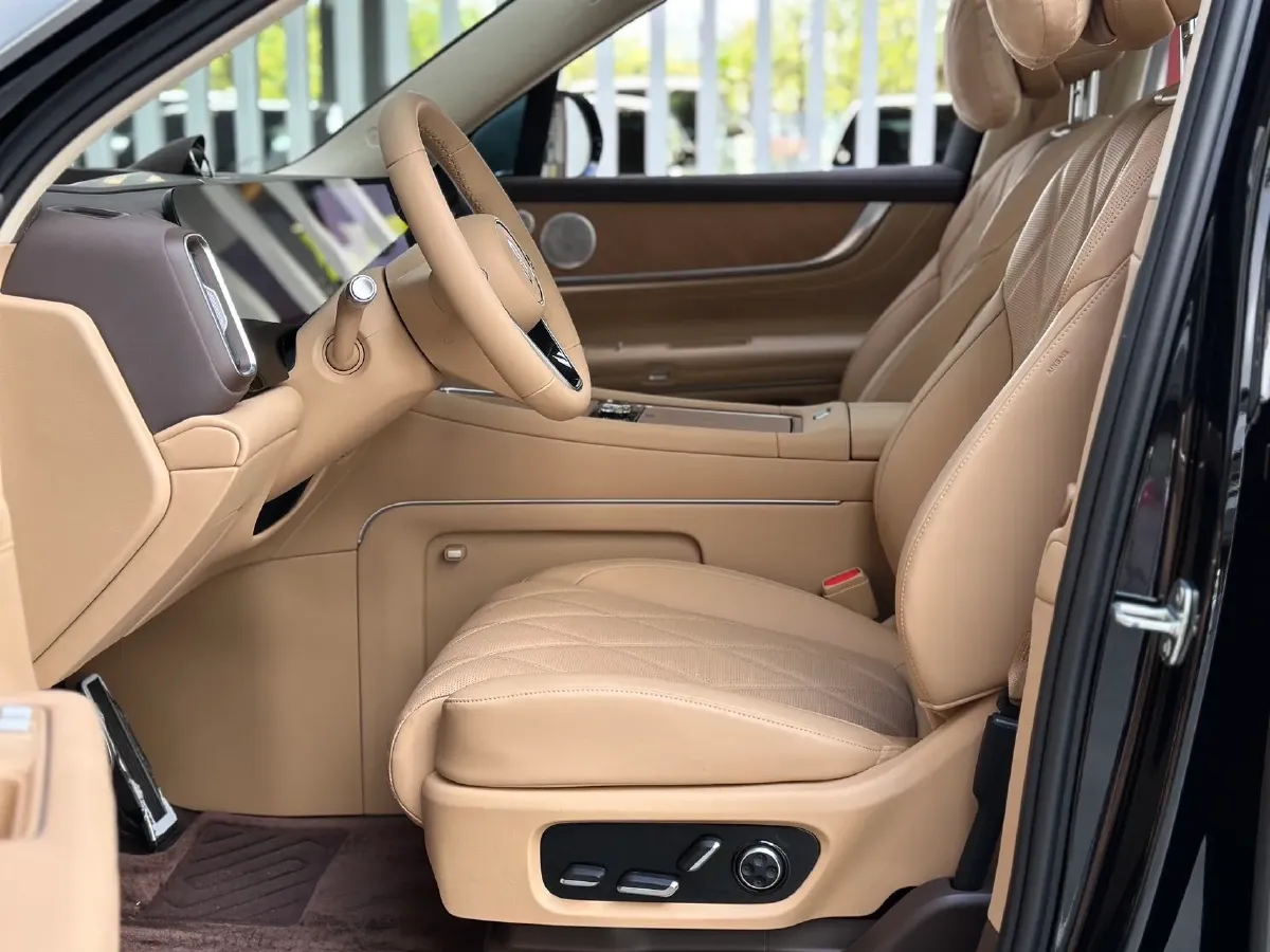 2025 AITO AITO M9 REEV 160HP REEV 52KWH,autocango,china used car exporter,china ev exporter,chinese used car exporter,chinese used ev exporter