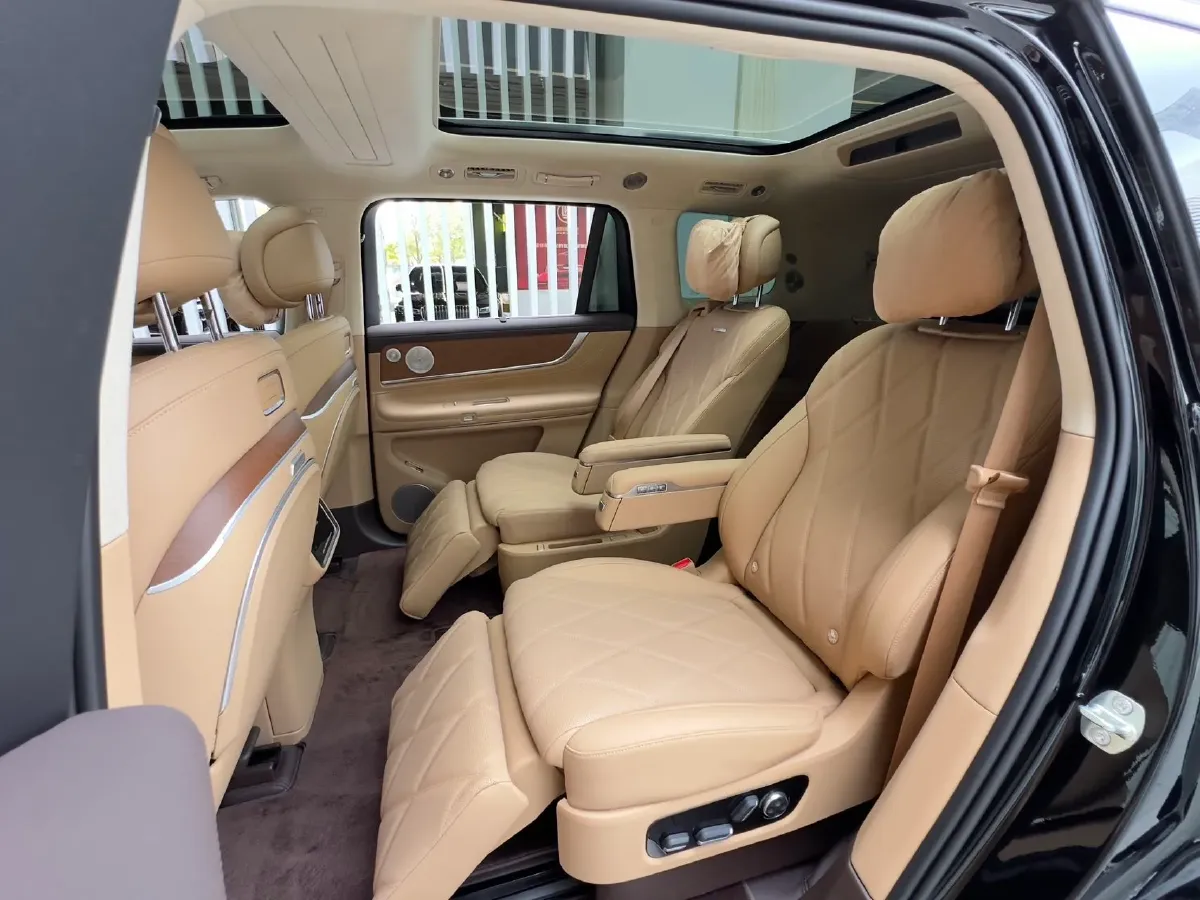 2025 AITO AITO M9 REEV 160HP REEV 52KWH,autocango,china used car exporter,china ev exporter,chinese used car exporter,chinese used ev exporter