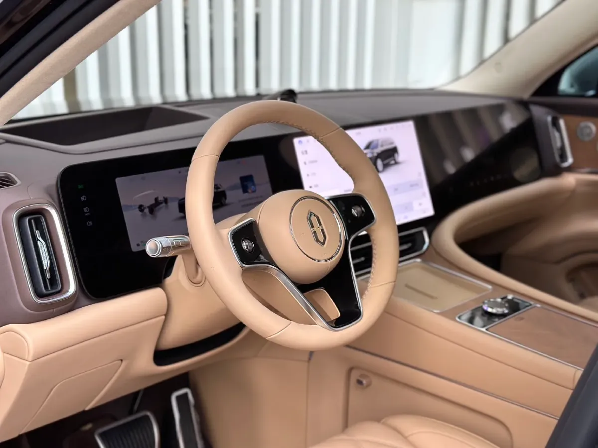 2025 AITO AITO M9 REEV 160HP REEV 52KWH,autocango,china used car exporter,china ev exporter,chinese used car exporter,chinese used ev exporter