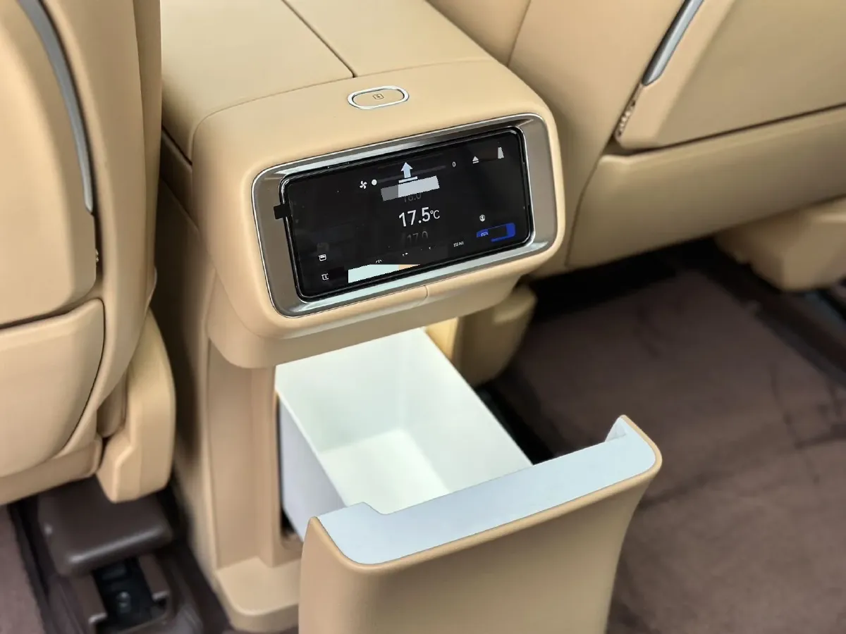 2025 AITO AITO M9 REEV 160HP REEV 52KWH,autocango,china used car exporter,china ev exporter,chinese used car exporter,chinese used ev exporter
