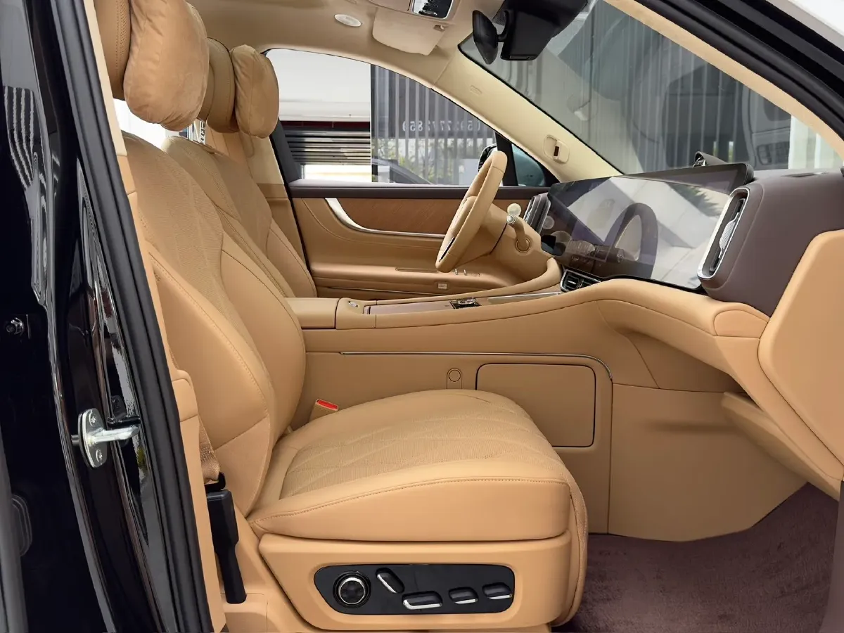 2025 AITO AITO M9 REEV 160HP REEV 52KWH,autocango,china used car exporter,china ev exporter,chinese used car exporter,chinese used ev exporter