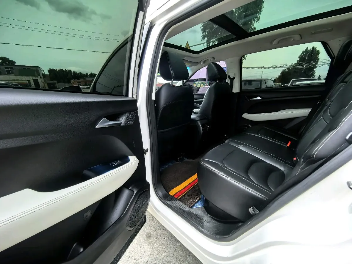 2018 BaoJun 530 1.5T 150HP L4 6DCT,autocango,china used car exporter,china ev exporter,chinese used car exporter,chinese used ev exporter