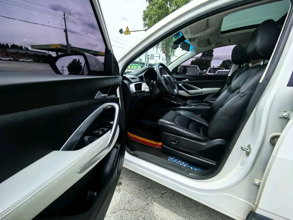 2018 BaoJun 530 1.5T 150HP L4 6DCT,autocango,china used car exporter,china ev exporter,chinese used car exporter,chinese used ev exporter
