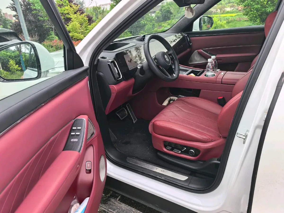 2025 AITO AITO M8 REEV 160HP REEV 53.4KWH,autocango,china used car exporter,china ev exporter,chinese used car exporter,chinese used ev exporter