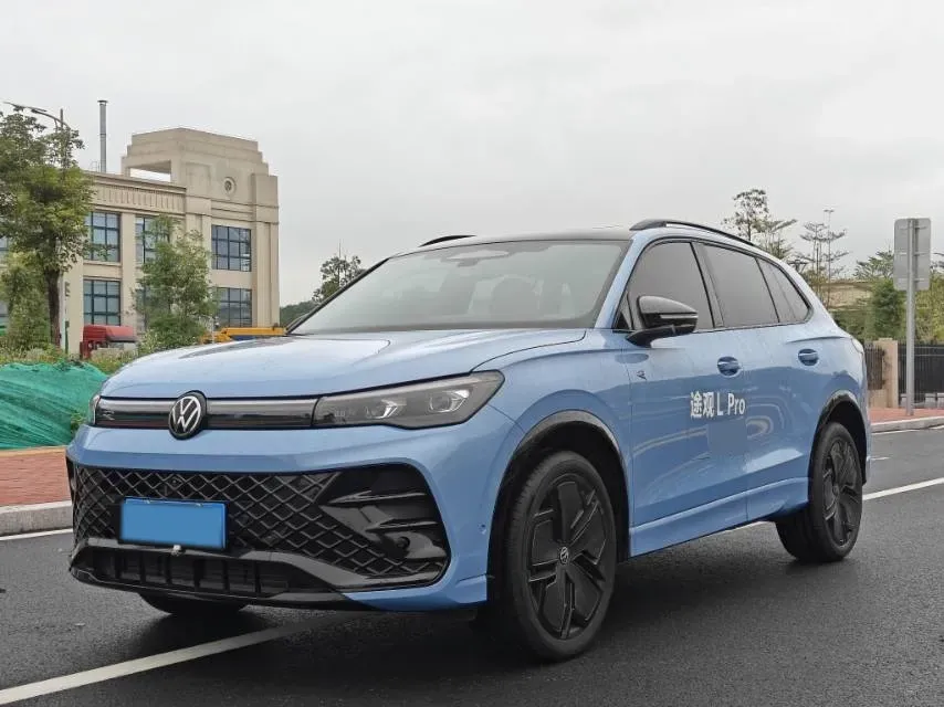 2024 Volkswagen Tiguan L 2.0T 220HP L4 7DCT,autocango,china used car exporter,china ev exporter,chinese used car exporter,chinese used ev exporter