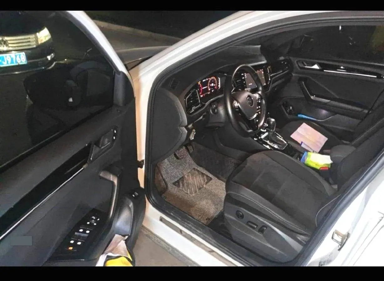 2021 Volkswagen T-Roc 1.4T 150HP L4 7DCT,autocango,china used car exporter,china ev exporter,chinese used car exporter,chinese used ev exporter