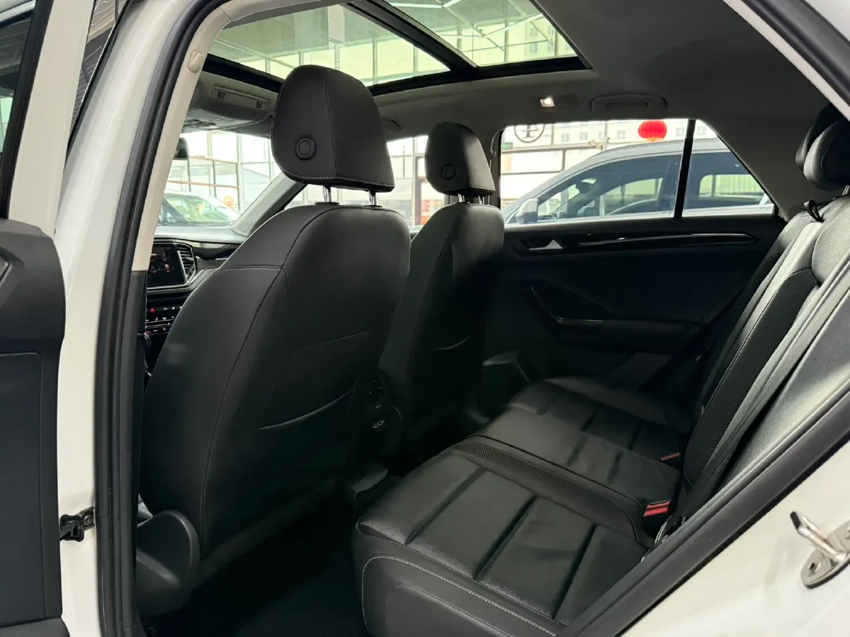 2022 Volkswagen T-Roc 1.4T 150HP L4 7DCT,autocango,china used car exporter,china ev exporter,chinese used car exporter,chinese used ev exporter