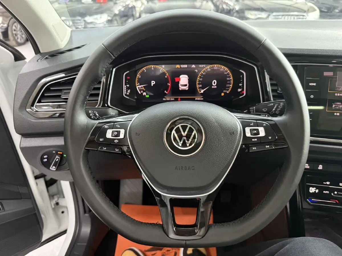 2022 Volkswagen T-Roc 1.4T 150HP L4 7DCT,autocango,china used car exporter,china ev exporter,chinese used car exporter,chinese used ev exporter