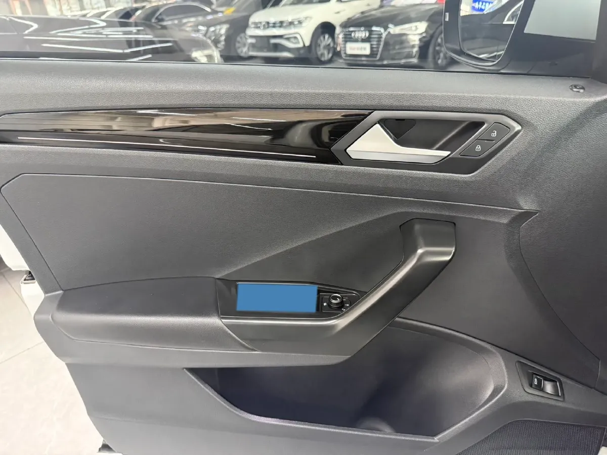 2022 Volkswagen T-Roc 1.4T 150HP L4 7DCT,autocango,china used car exporter,china ev exporter,chinese used car exporter,chinese used ev exporter