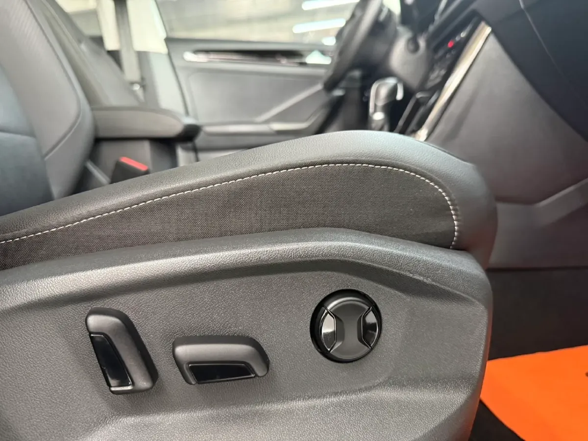 2022 Volkswagen T-Roc 1.4T 150HP L4 7DCT,autocango,china used car exporter,china ev exporter,chinese used car exporter,chinese used ev exporter
