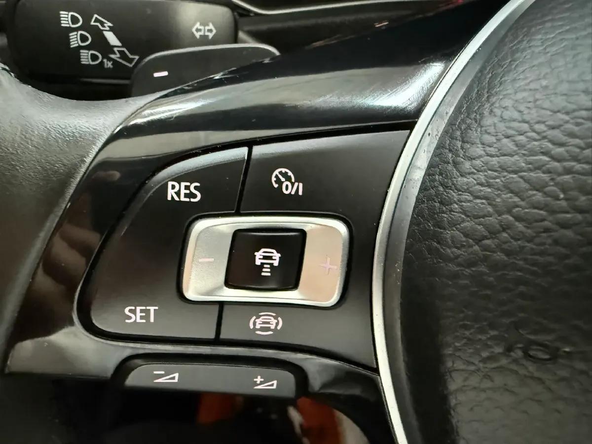 2022 Volkswagen T-Roc 1.4T 150HP L4 7DCT,autocango,china used car exporter,china ev exporter,chinese used car exporter,chinese used ev exporter