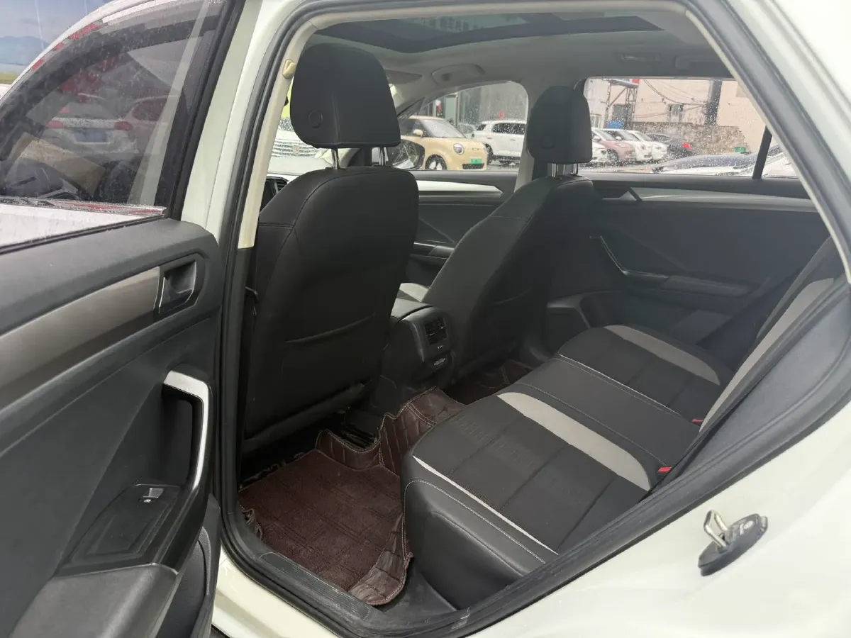 2020 Volkswagen T-Roc 1.4T 131HP L4 7DCT,autocango,china used car exporter,china ev exporter,chinese used car exporter,chinese used ev exporter
