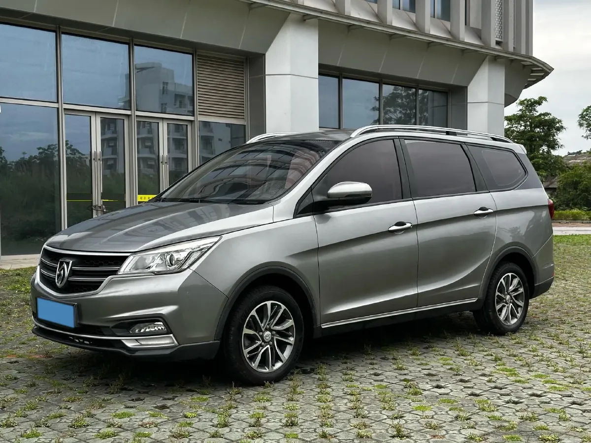 2016 BaoJun 730 1.5L 112HP L4 5MT,autocango,china used car exporter,china ev exporter,chinese used car exporter,chinese used ev exporter