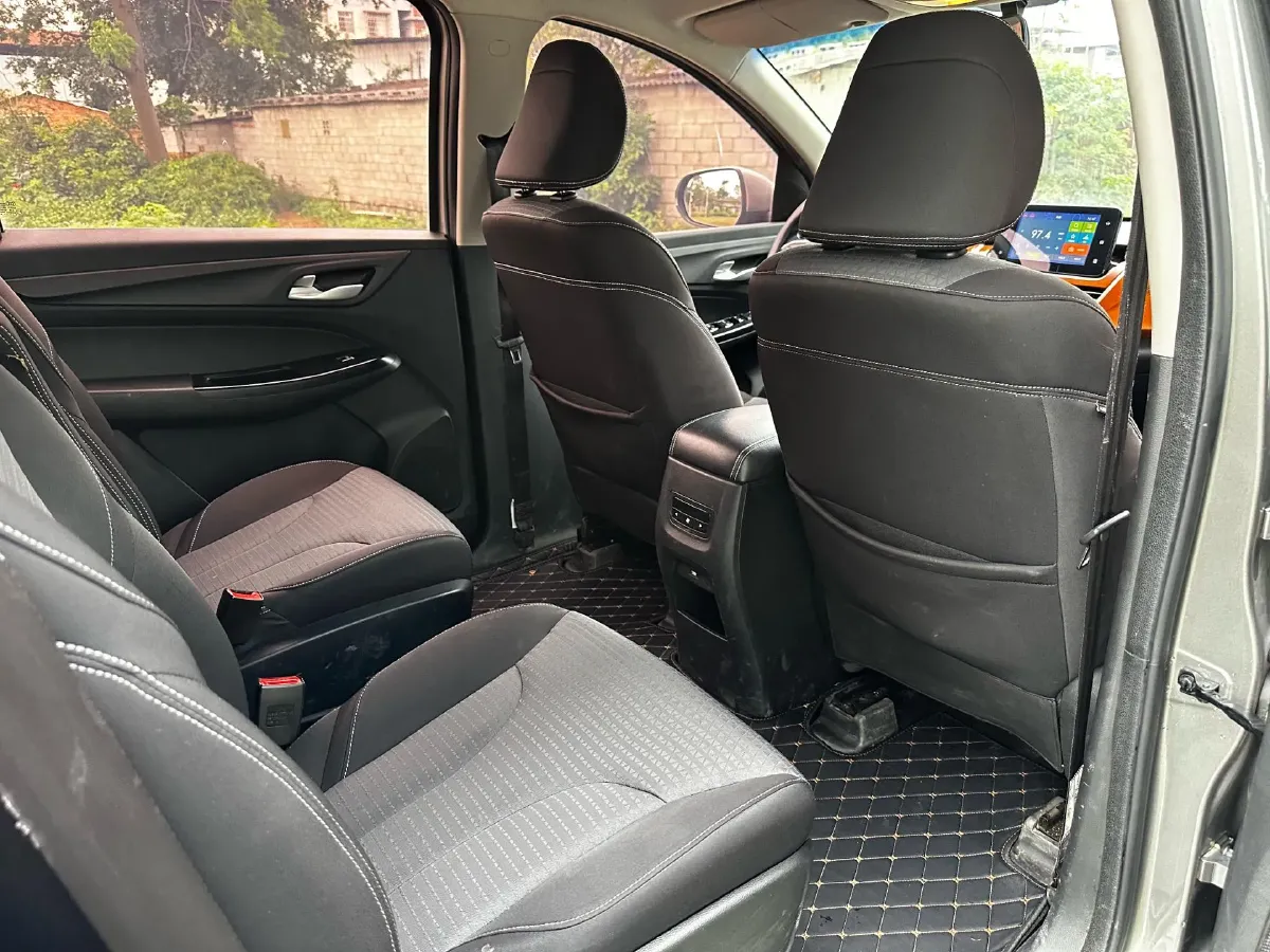 2016 BaoJun 730 1.5L 112HP L4 5MT,autocango,china used car exporter,china ev exporter,chinese used car exporter,chinese used ev exporter