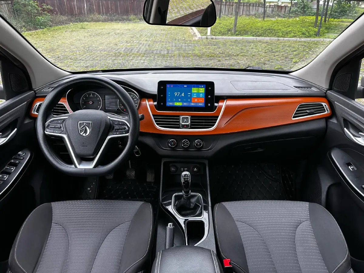 2016 BaoJun 730 1.5L 112HP L4 5MT,autocango,china used car exporter,china ev exporter,chinese used car exporter,chinese used ev exporter