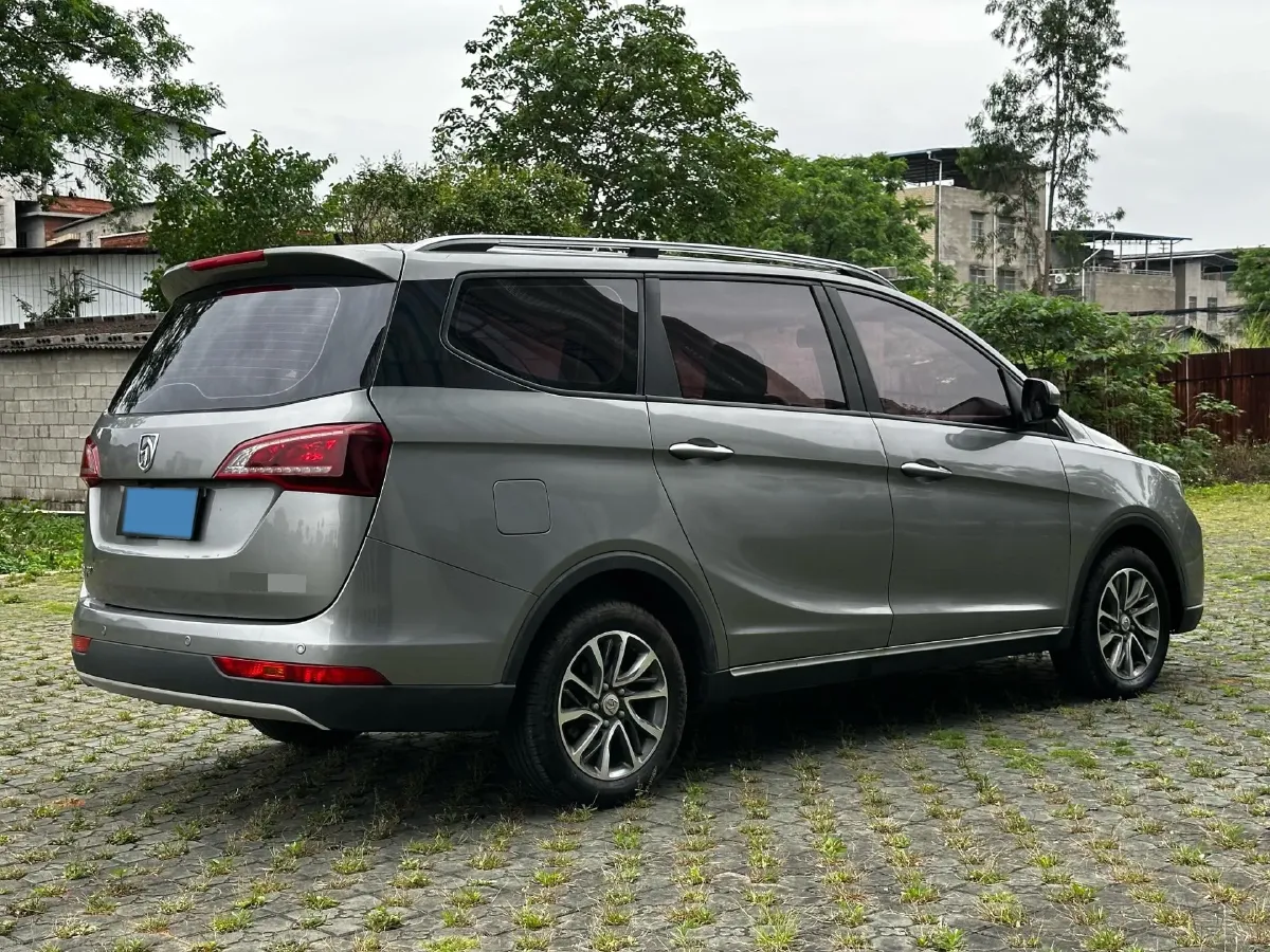2016 BaoJun 730 1.5L 112HP L4 5MT,autocango,china used car exporter,china ev exporter,chinese used car exporter,chinese used ev exporter