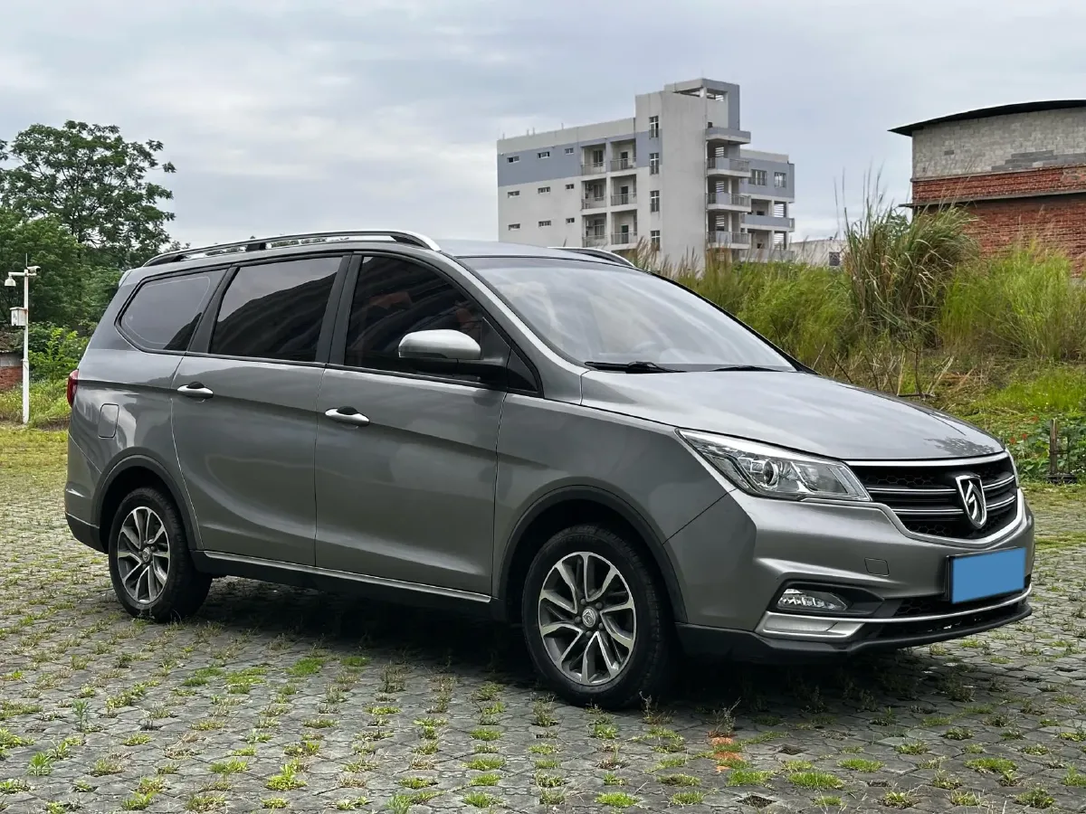 2016 BaoJun 730 1.5L 112HP L4 5MT,autocango,china used car exporter,china ev exporter,chinese used car exporter,chinese used ev exporter