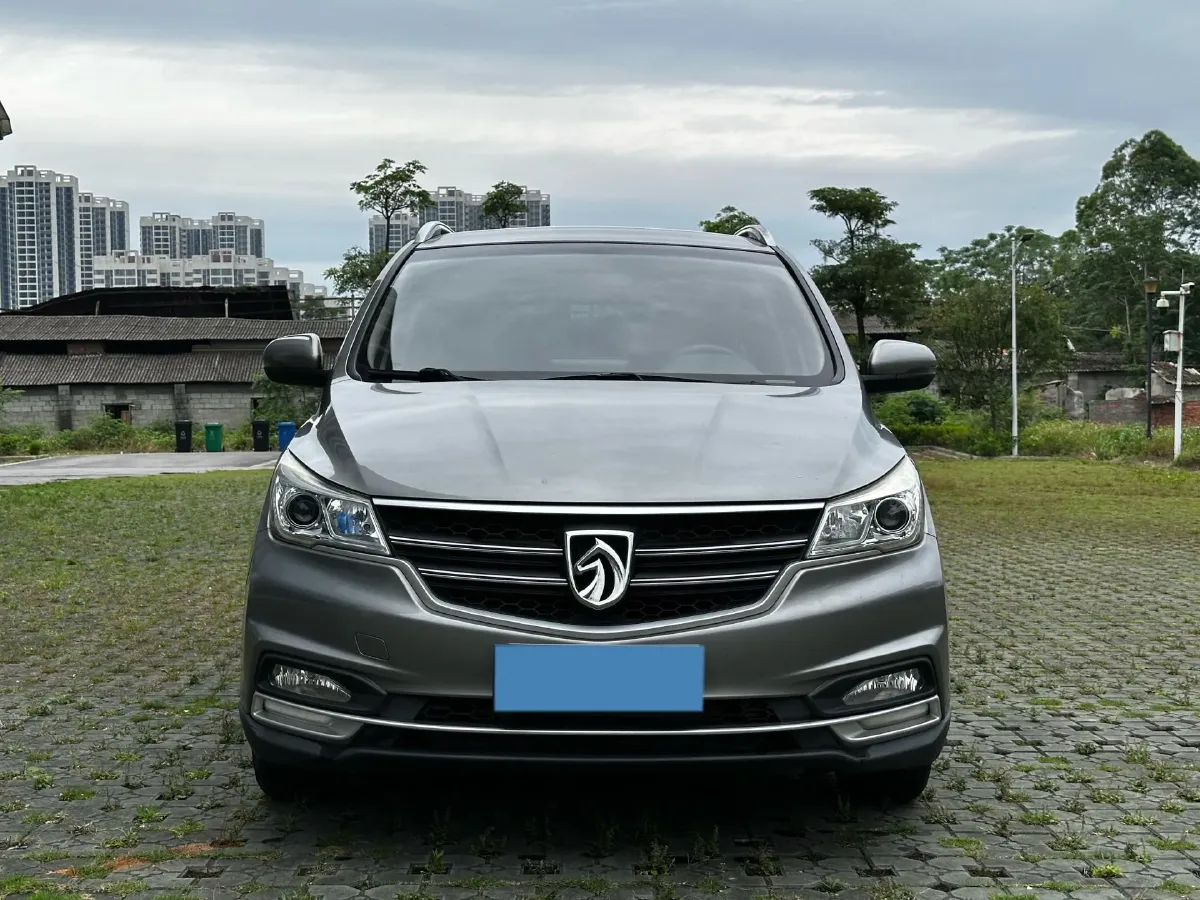 2016 BaoJun 730 1.5L 112HP L4 5MT,autocango,china used car exporter,china ev exporter,chinese used car exporter,chinese used ev exporter