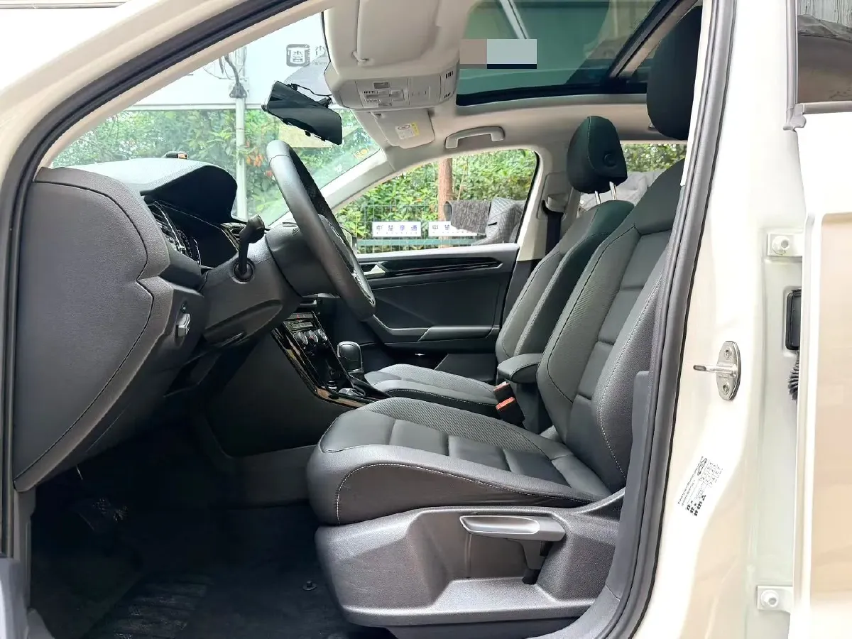 2020 Volkswagen T-Roc 1.4T 150HP L4 7DCT,autocango,china used car exporter,china ev exporter,chinese used car exporter,chinese used ev exporter