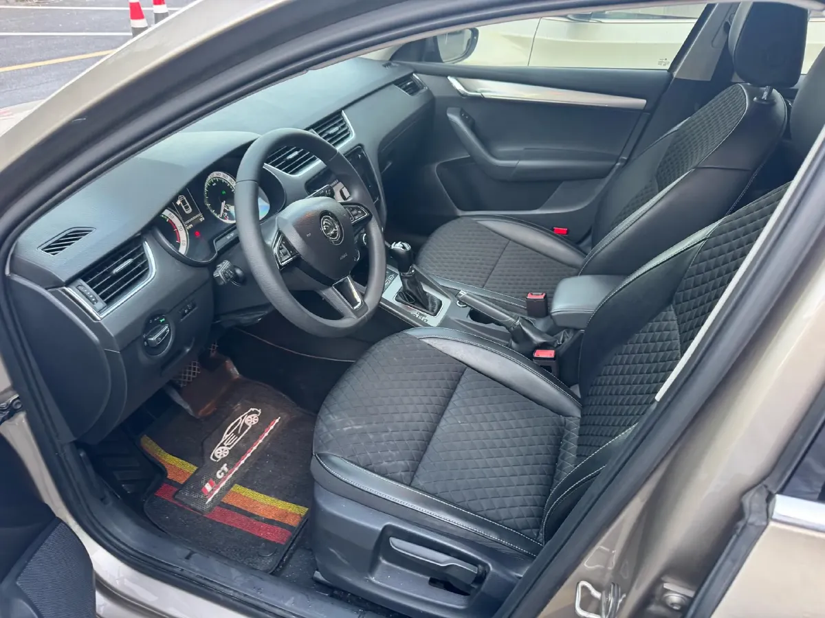 2019 Skoda Octavia 1.5L 116HP L4 6AT,autocango,china used car exporter,china ev exporter,chinese used car exporter,chinese used ev exporter