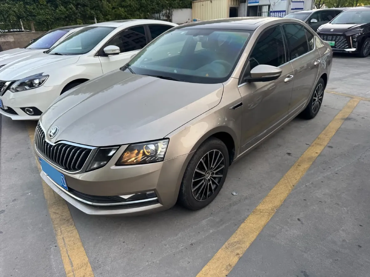 2019 Skoda Octavia 1.5L 116HP L4 6AT,autocango,china used car exporter,china ev exporter,chinese used car exporter,chinese used ev exporter