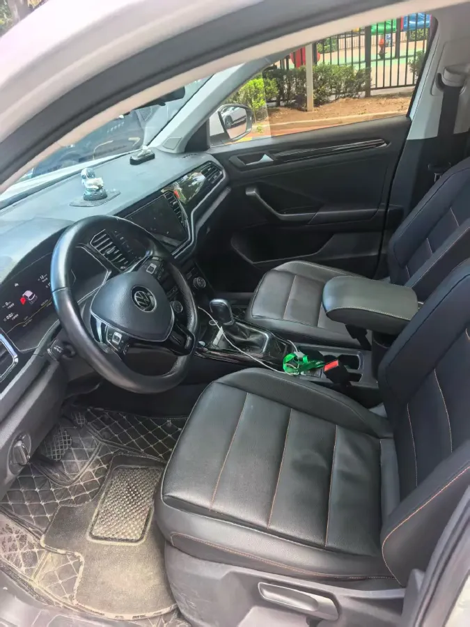 2021 Volkswagen T-Roc 1.4T 150HP L4 7DCT,autocango,china used car exporter,china ev exporter,chinese used car exporter,chinese used ev exporter