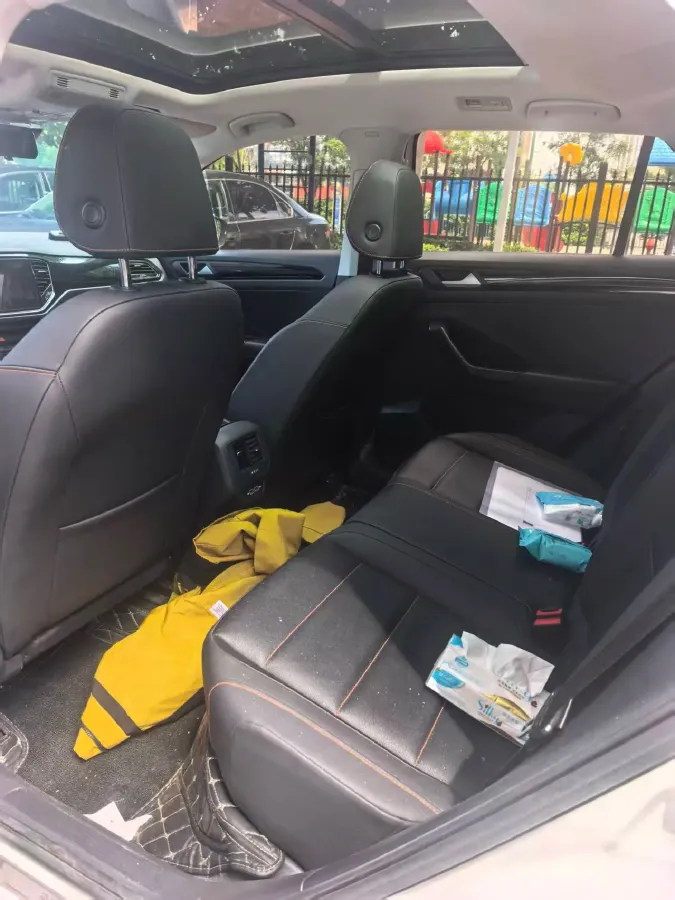 2021 Volkswagen T-Roc 1.4T 150HP L4 7DCT,autocango,china used car exporter,china ev exporter,chinese used car exporter,chinese used ev exporter