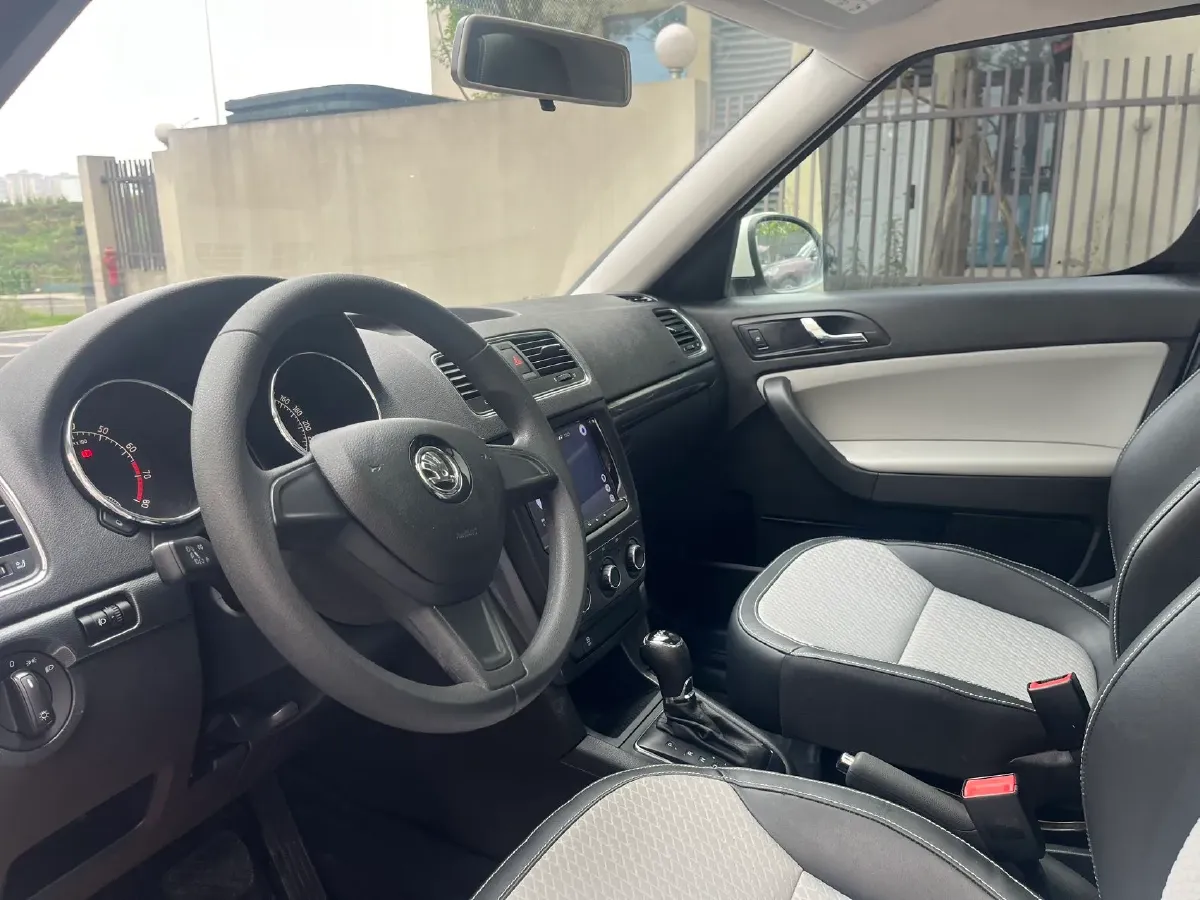 2017 Skoda Yeti 1.4T 150HP L4 7DCT,autocango,china used car exporter,china ev exporter,chinese used car exporter,chinese used ev exporter