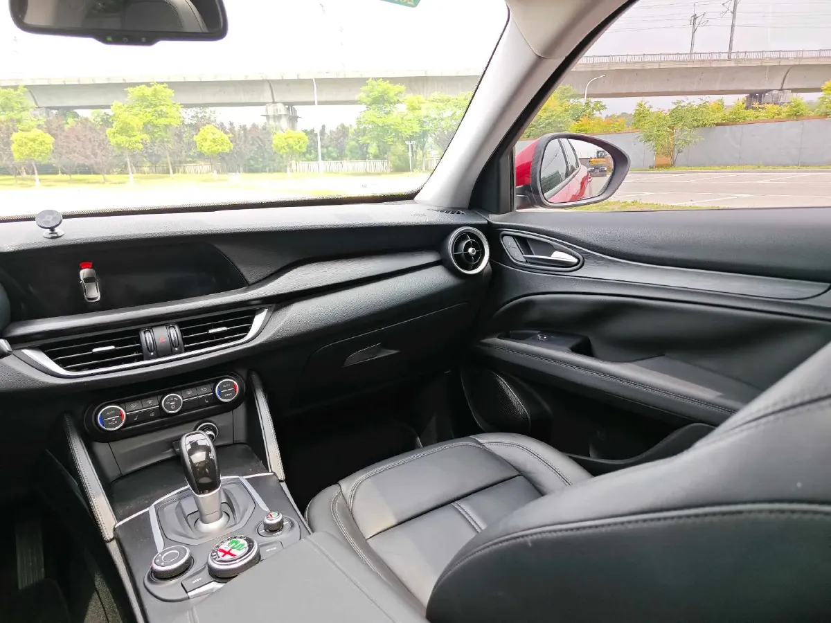 2017 Jaguar XE 2.0T 240HP L4 8AT,autocango,china used car exporter,china ev exporter,chinese used car exporter,chinese used ev exporter