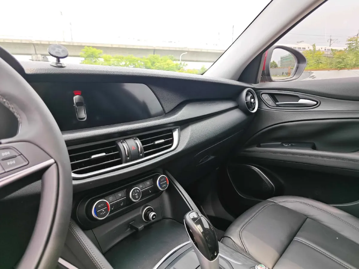2017 Jaguar XE 2.0T 240HP L4 8AT,autocango,china used car exporter,china ev exporter,chinese used car exporter,chinese used ev exporter