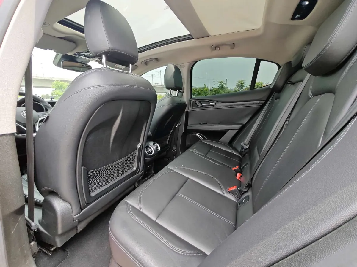 2017 Jaguar XE 2.0T 240HP L4 8AT,autocango,china used car exporter,china ev exporter,chinese used car exporter,chinese used ev exporter