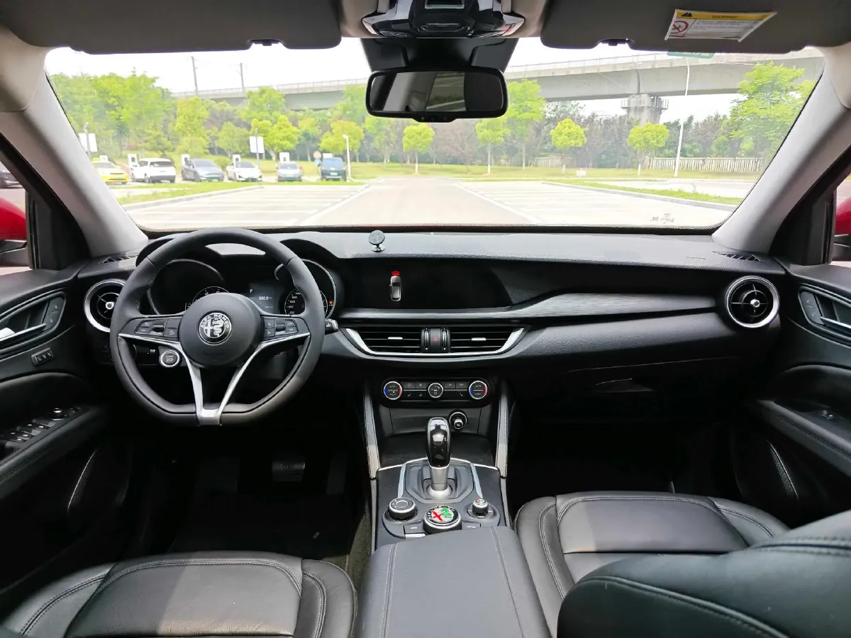 2017 Jaguar XE 2.0T 240HP L4 8AT,autocango,china used car exporter,china ev exporter,chinese used car exporter,chinese used ev exporter