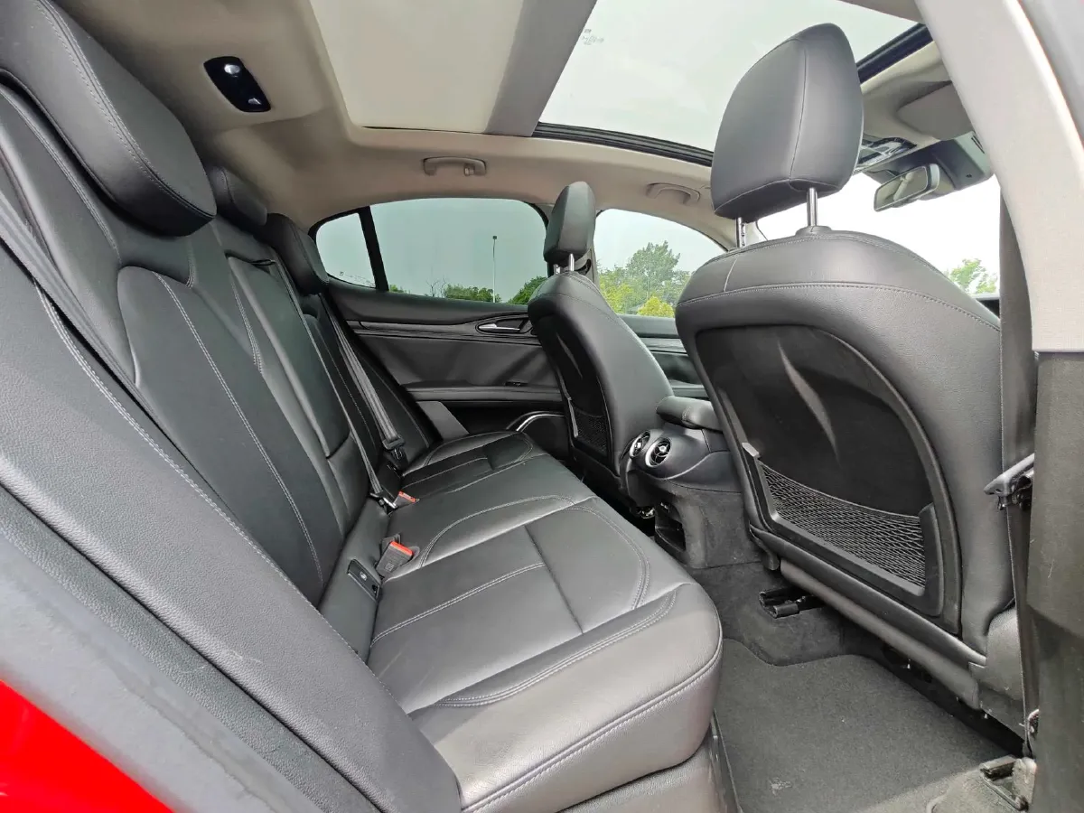 2017 Jaguar XE 2.0T 240HP L4 8AT,autocango,china used car exporter,china ev exporter,chinese used car exporter,chinese used ev exporter