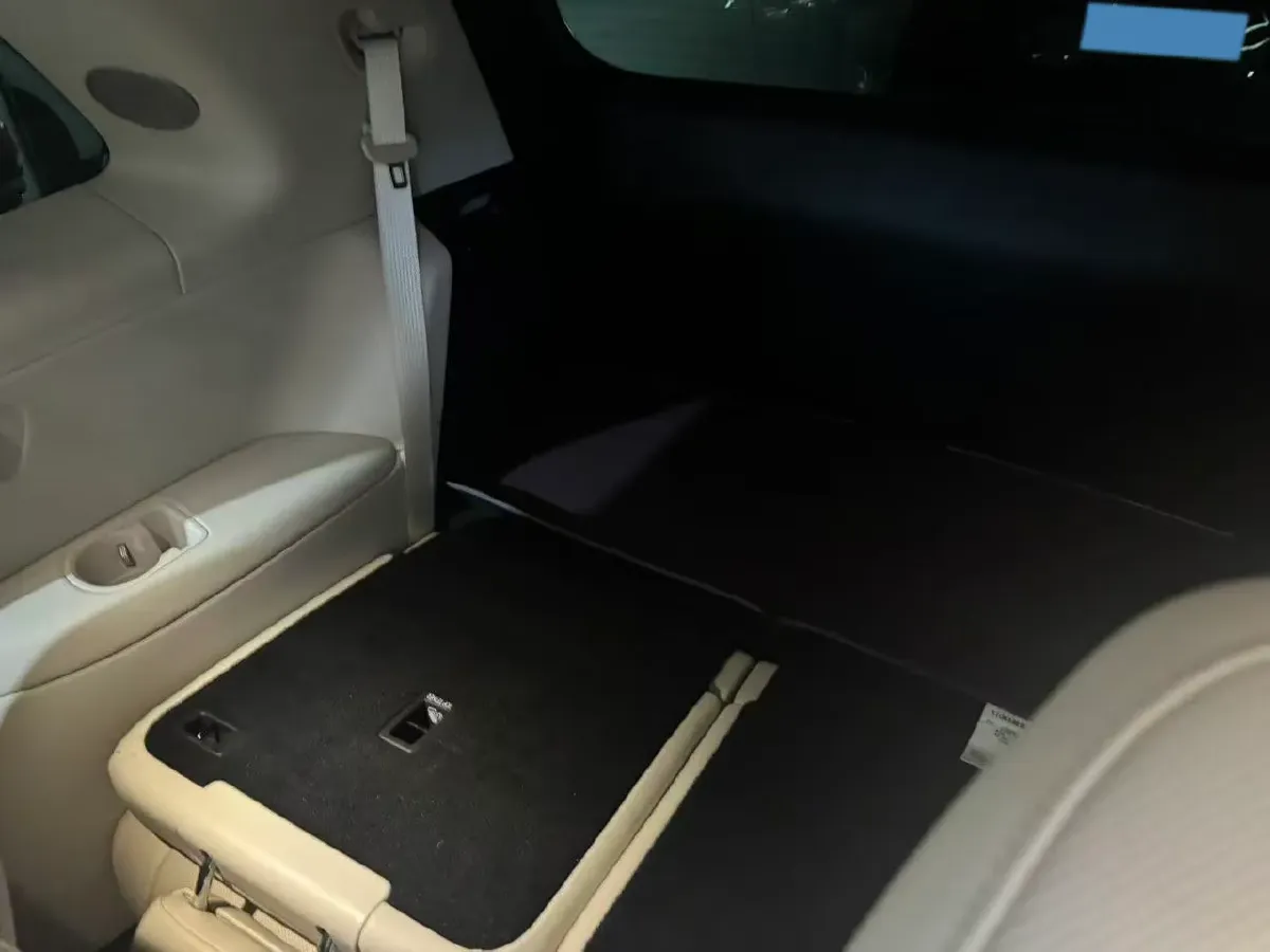 2025 AITO AITO M8 REEV 160HP REEV 53.4KWH,autocango,china used car exporter,china ev exporter,chinese used car exporter,chinese used ev exporter