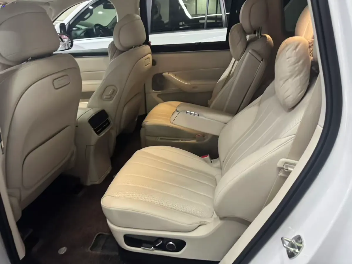2025 AITO AITO M8 REEV 160HP REEV 53.4KWH,autocango,china used car exporter,china ev exporter,chinese used car exporter,chinese used ev exporter