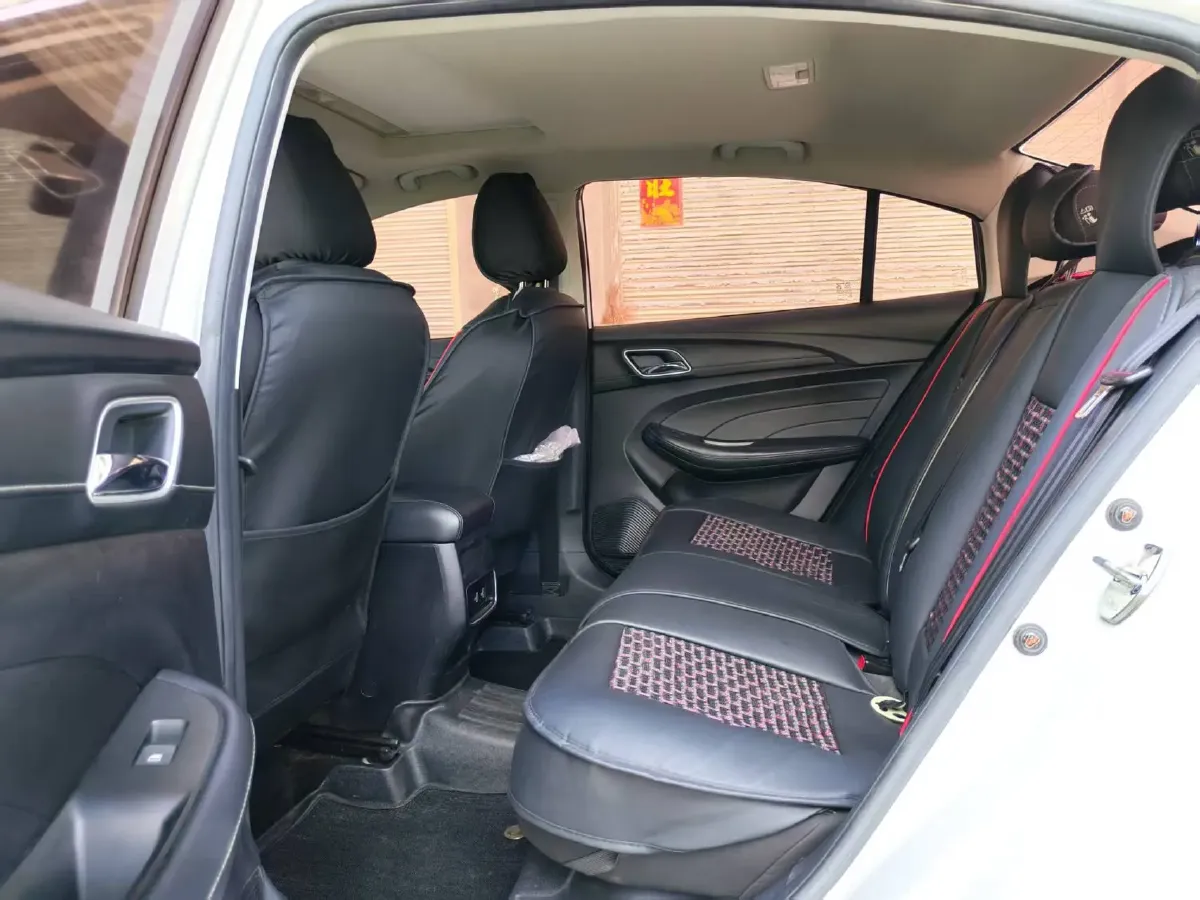 2019 Roewe i5 1.5L 120HP L4 CVT,autocango,china used car exporter,china ev exporter,chinese used car exporter,chinese used ev exporter