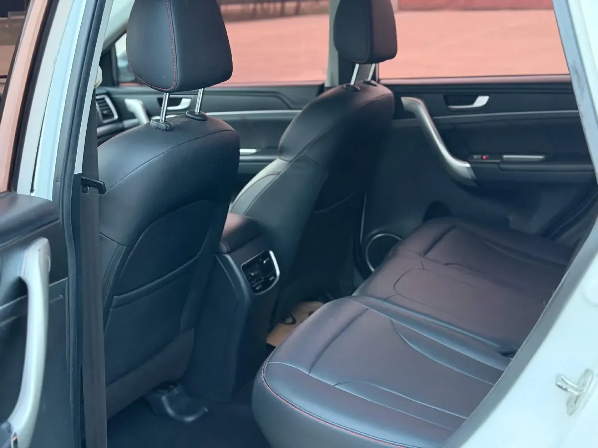 2019 Haval M6 1.5T 150HP L4 7DCT,autocango,china used car exporter,china ev exporter,chinese used car exporter,chinese used ev exporter