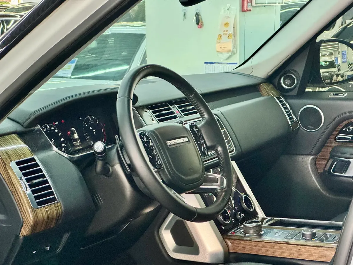 2018 Land Rover Range Rover Evoque 2.0T 241HP L4 9AT,autocango,china used car exporter,china ev exporter,chinese used car exporter,chinese used ev exporter