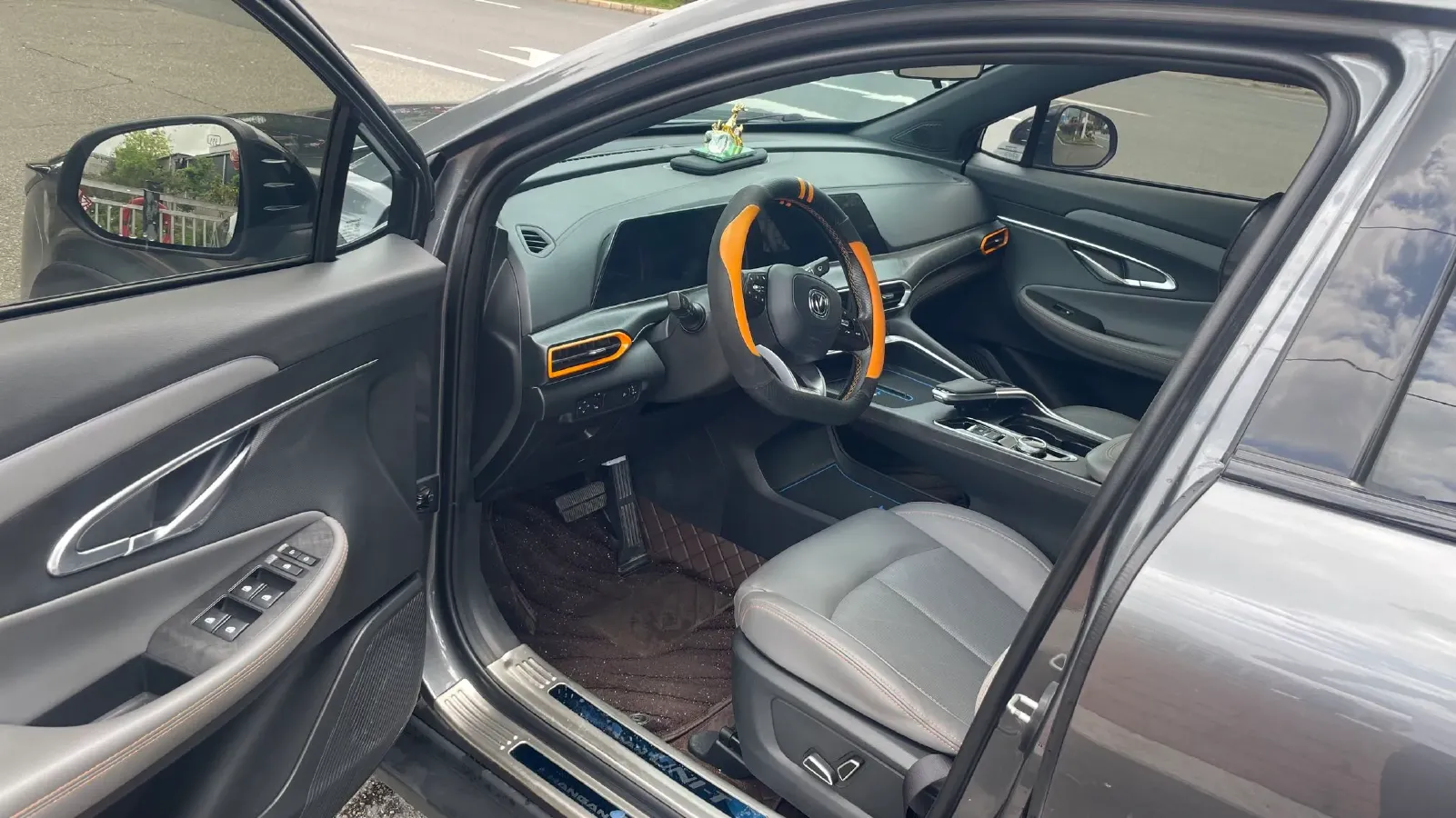 2020 ChangAn UNI-T 1.5T 180HP L4 7DCT,autocango,china used car exporter,china ev exporter,chinese used car exporter,chinese used ev exporter