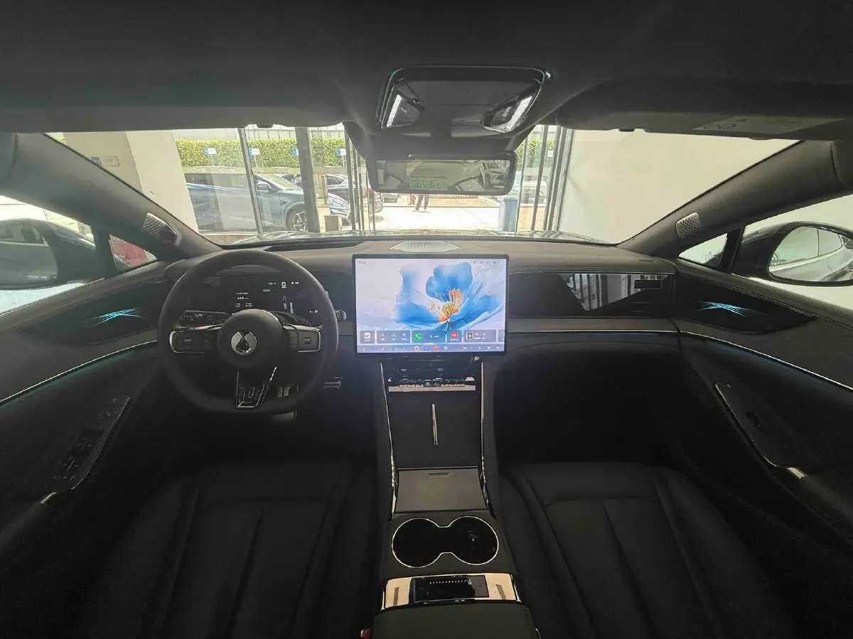 2024 Denza DenzaZ9 2.0T 207HP L4 E-CVT PHEV 38.5KWH,autocango,china used car exporter,china ev exporter,chinese used car exporter,chinese used ev exporter