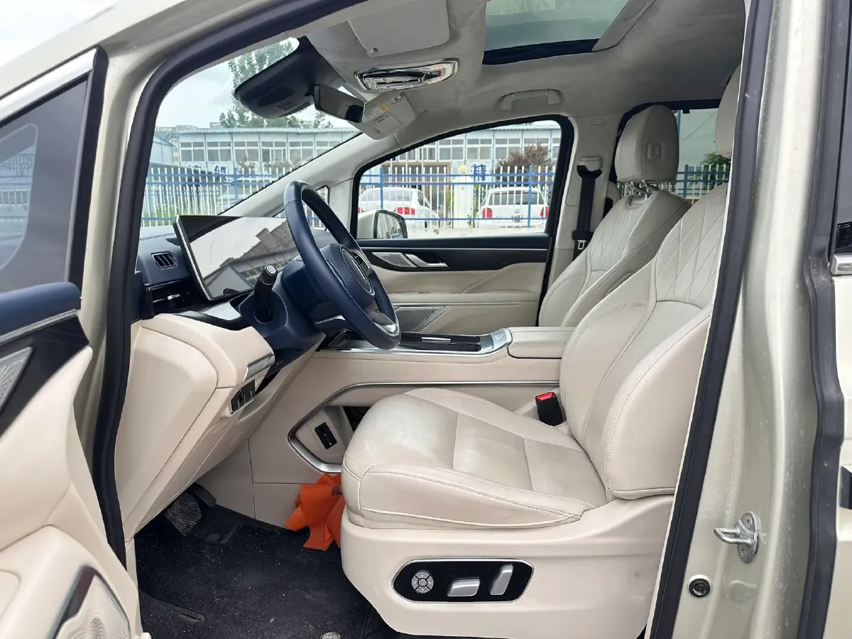 2024 Toyota Sienna 2.5L 189HP L4 E-CVT Hybrid,autocango,china used car exporter,china ev exporter,chinese used car exporter,chinese used ev exporter
