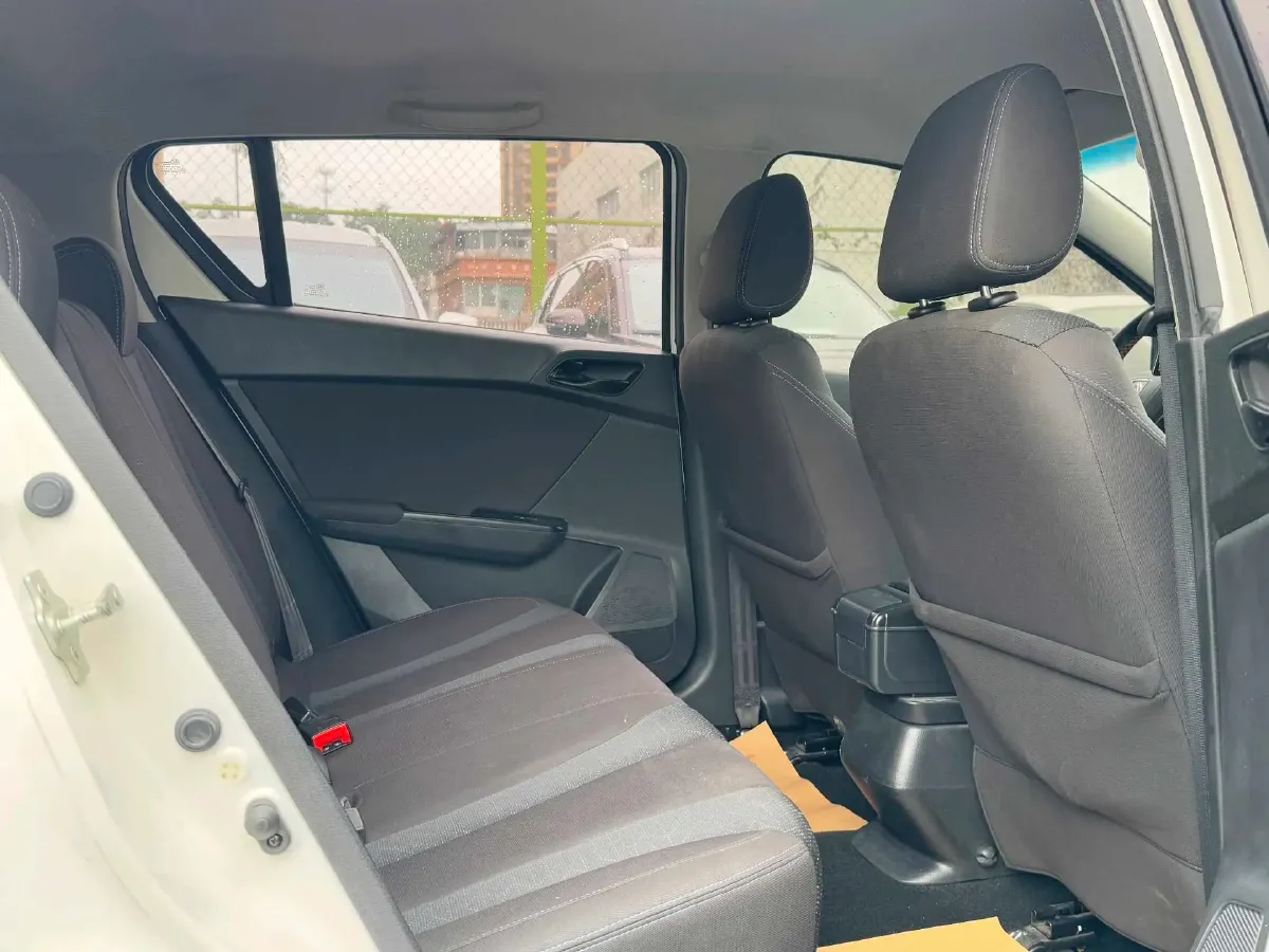 2020 BaoJun 310 1.2L 80HP L4 5MT,autocango,china used car exporter,china ev exporter,chinese used car exporter,chinese used ev exporter