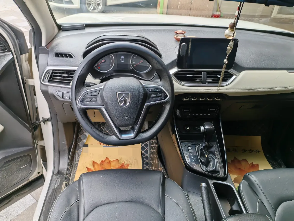 2019 BaoJun 530 1.5T 151HP L4 CVT,autocango,china used car exporter,china ev exporter,chinese used car exporter,chinese used ev exporter