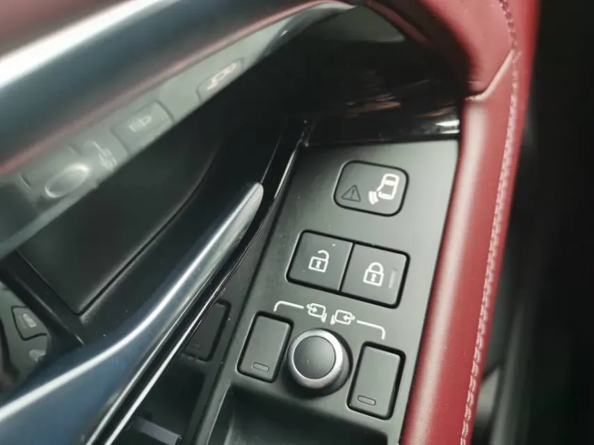 2021 Land Rover Range Rover Evoque 2.0T 249HP L4 9AT,autocango,china used car exporter,china ev exporter,chinese used car exporter,chinese used ev exporter