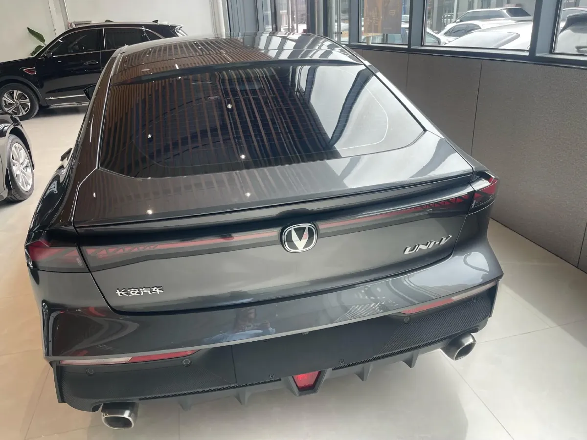 2022 ChangAn UNI-V 1.5T 188HP L4 7DCT,autocango,china used car exporter,china ev exporter,chinese used car exporter,chinese used ev exporter