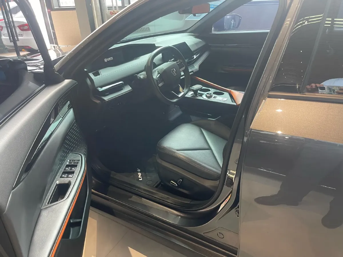 2022 ChangAn UNI-V 1.5T 188HP L4 7DCT,autocango,china used car exporter,china ev exporter,chinese used car exporter,chinese used ev exporter